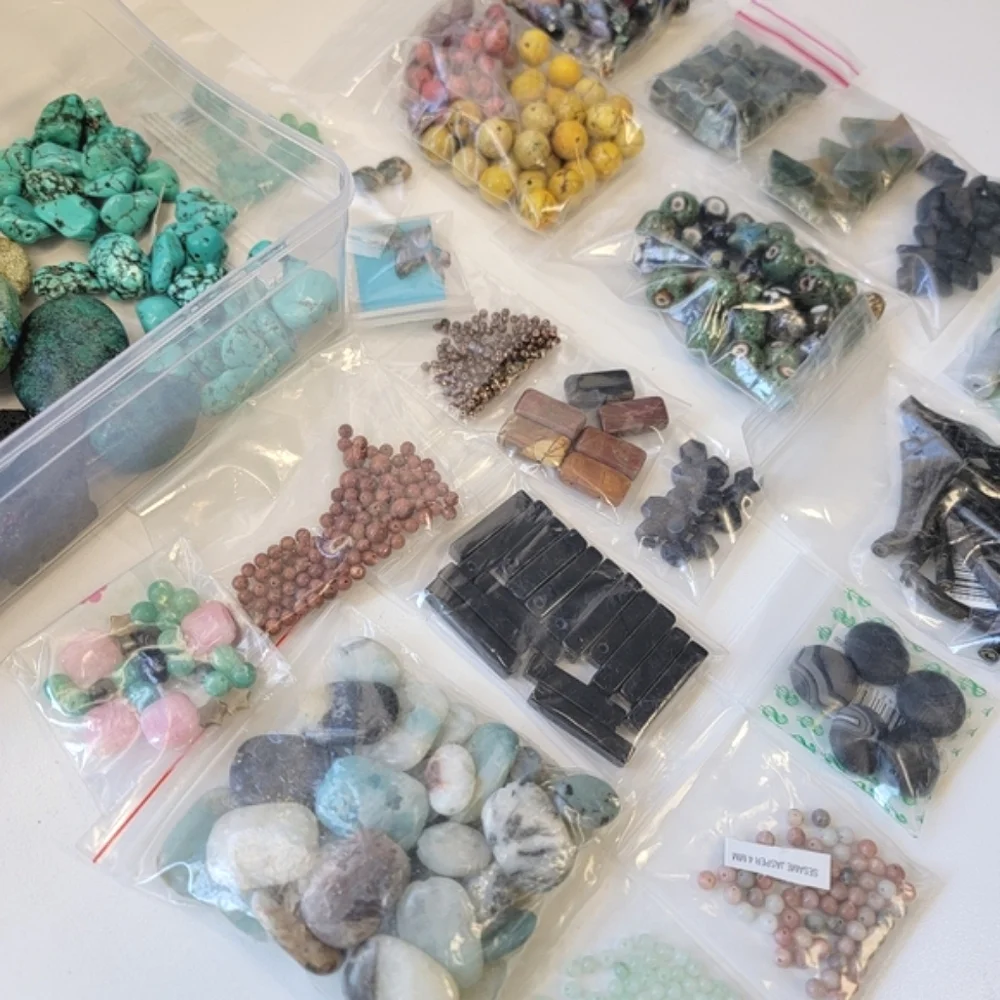 🎁 Mystery Box of Jewelry Supplies!!!! HUGE Collection!! Great Gift for Crafter! - Picture 5 of 9